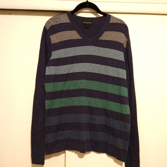 V-neck striped banana republic sweater - Picture 1 of 4